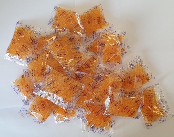 100x10g Silica Gel orange im Beutel mit Feuchteindikator